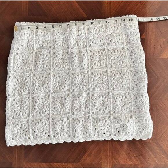 Show Me Your Mumu White Crochet Mini Skirt Size M Lined - Picture 4 of 11